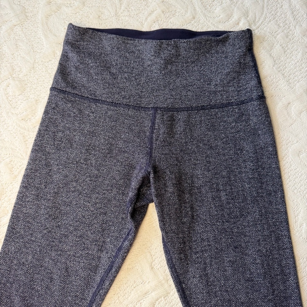 lululemon navy and charcoal leggings - Picture 3 of 5